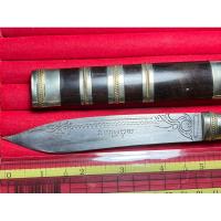 ราคา มีดลายน่องสิงห์(หลวงพ่อเดิม มีดทำใหม่)ขนาดใบ5นิ้ว=ยาวรวมด้าม9.5นิ้วด้ามแกะปู่ฤาษี (29610003756)