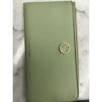 ราคา กระเป๋าตังLYNสีเขียวแท้100%มือสอง (22944504926)