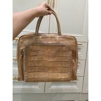 ราคา กระเป๋าถือทรง Tote Bag ลายหนังจระเข้ปั๊มนูน FURLA สีน้ำตาล มือ2ของแท้ (51857002884)