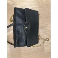 ราคา กระเป๋าสะพายข้าง ครอสบอดี แนวสตรีท หนังแท้ แนวสตรีท ราคาถูกที่สุด ยี่ห้อ Samantha Thavasa ขนาด 10*7.5*3 นิ้ว สายยาว (26513363933)