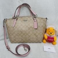 ราคา SMALL KELSEY SATCHEL IN SIGNATURE CANVAS (COACH F28989) (2344276963)