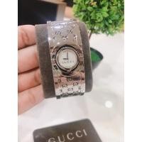 ราคา Used Gucci Twirl นาฬิกากำไลกุชชี่มือสองของแท้ (4160640549)