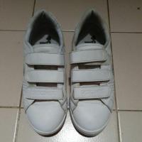 ราคา รองเท้าผ้าใบ สีขาว DESCENTE Size 37 / 23.5 รองเท้ามือสอง ผ้าใบมือสอง (3334656769)