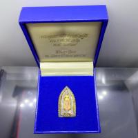 ราคา พระพุทธกาญจนพรสยามภูมิ พระราชทาน วปอ.เนื้อเงินสามกษัตริย์ พิธีพุทธาภิเษก ณ วัดพระศรีรัตนศาสดาราม พ.ศ.2539 พร้อมกล่องเดิม (29909086542)