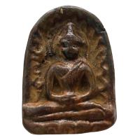 ราคา C018 พระ กำแพง ซุ้มกอ พิมพ์ใหญ่ ลายกนก กรุวัดพิกุล เนื้อดิน ขนาด 2.0 x 2.8 cm. (46105673947)