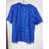 ราคา เสื้อลูกไม้ ลายดอก สีน้ำเงิน มือสอง พร้อมส่ง ไม่มีซับใน เนื้อผ้าดี ไม่บางนะคะ Size L ใส่ได้นะคะ สีน้ำเงิน สดใหม่ สวยมาก (3516085298)