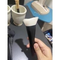 ราคา แปรงรองพื้น three structured curved top brush ของแท้ (18915646844)