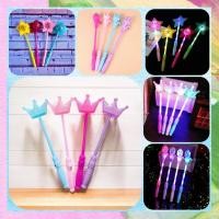 ราคา ไม้คฑามงกุฎมีไฟ LED | ของเล่นเจ้าหญิง คฑาเรืองแสงสุดน่ารัก มาพร้อมไฟ LED หลากสี เปล่งแสงสวยงามในความมืด (41152480408)