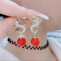ราคา ต่างหูแฟชั่น รูปมังกรปีใหม่ สีแดง หรูหรา เรียบง่าย เข้ากับทุกการแต่งกาย 2026 (25556578904)