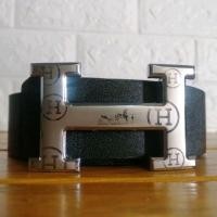ราคา เข็มขัด​ แบรนด์เนม แบรนด์ดัง​ มือสอง​​สภาพดี​มาก​ สายหนังแท้สีดำ สภาพดีหัวเข็มขัดโลหะสีเงิน​ สวยมาก (29001389295)
