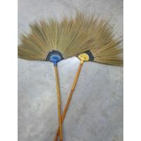 ราคา ไม้กวาดอ่อน ดอกหญ้า ด้ามไม้ (1ด้าม) (44901916424)