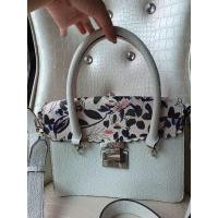 ราคา กระเป๋าสะพายผู้หญิงGuess1981 แท้100% (5186663646)