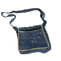 ราคา กระเป๋างานคอสตอมยีนส์ Diy สภาพดี มือสอง DIY custom denim bag, good condition, pre-owned. (44904929726)