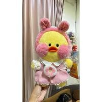 ราคา พร้อมส่ง ตุ๊กตาเป็ด แก้มแดง Dudu.Duck ห้อยกระเป๋าน่ารัก ขนาด 12 นิ้ว (28728069437)