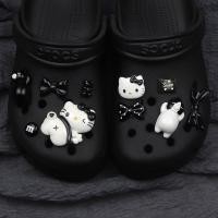 ราคา jibbitz crocs crybaby จิ๊บบิท crocs หัวเข็มขัดCrocs ลายดอกไม้สีดำ การ์ตูนและน่ารัก เหมาะสำหรับการDIY (43278054632)