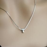 ราคา สร้อยคอพร้อมจี้อักษรเงินแท้ "T" (21457038557)