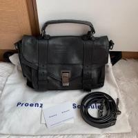 ราคา Like new Proenza ps1 tiny สีดำ ปี 2018 สภาพสวย หนังทรงสวย ขอบมุมไม่ถลอก ภายในสะอาด อุปกรณ์ : การ์ด ถุงผ้า สายสะพาย (1951219211)