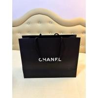 ราคา ถุงกระดาษแบรนด์เนมแท้ Chanel ชาแนล กว้าง 17นิ้วมือสอง สภาพดี สะสม/ใส่กระเป๋า (40463349487)