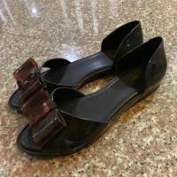 ราคา รองเท้ายางหุ้มส้น สีดำ ยี่ห้อ melissa ไซส์39 (1993768211)