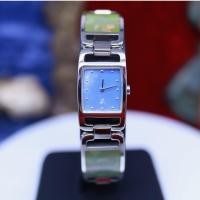 ราคา Agnes B Paris นาฬิกาผู้หญิง มือสองของแท้ ตัวเรือนสี่เหลี่ยม หน้าปัดสีฟ้าน้ำทะเล สภาพสวยมาก (9533929693)