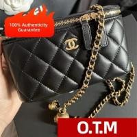 ราคา กระเป๋าทรงกล่องยาวหนังแกะสีดำยอดนิยมจาก CHANEL พร้อมสายโซ่ทรงกลมสีทอง กระเป๋าเครื่องสำอาง และกระเป๋าสะพายข้าง AP2303 มีใ (57207440543)