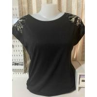 ราคา เสื้อยืดสีดำดีเทลปักลายวิ้งๆ F&F (45200979669)