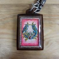 ราคา สาริกาปลดหนี้เพ้นสี ครูบากฤษณะ หลังฝังพลอยดิบพร้อมกรอบ ไม่รวมสร้อย (7300797630)