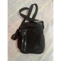 ราคา ของแท้ ส่งต่อ กระเป๋า Nike สีดำ used like new (11098595114)