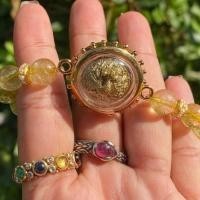 ราคา กำไล พญานกยูงคำ ใช้สร้างตัวสร้างเศรษฐี หมื่นโลกธาตุ รุ่นแรก หลวงปู่ครูบา สล่าอุวิจิ่งต๊ะ มนต์ไทใหญ่ (20081788921)