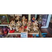 ราคา โมเดลของเล่นแถม​kfcผู้พันซานเด้อครบ12ตัว​ มือสองแต่​มีตำหนิบ้างมีขาดถังไก่กับตัวป้ายเมนูมีแหว่งที่มุมป้าย (47551242930)