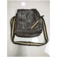 ราคา กระเป๋าหนังสะพานข้าง JACOB Shoulder messenger มือสอง (40123021817)