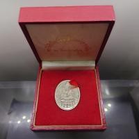 ราคา พระโพธิสัตว์อวโลกิเตศวร กวนอิม หลังยันต์น้ำเต้า เนื้อเงิน รุ่นเจริญเมตตา วัดบวรนิเวศวิหาร ปี 2536 พร้อมกล่องเดิม (20506460258)