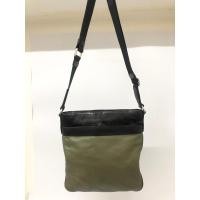 ราคา กระเป๋ามือสอง COACH หนังแท้ สีเขียว/สีดำ อะไหล่เงิน ขนาด10 นิ้วครึ่ง พร้อมส่ง (23522744941)