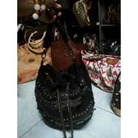 ราคา กระเป๋าสะพายหนังแท้ทรงขนมจีบ ต่อลายแต่งหมุด มือสอง (3649621562)