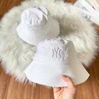 ราคา พร้อมส่ง [ใช้โค้ด30%ลด฿1,000] ของแท้‼️ MLB BASIC W Bucket Hat New York Yankees หมวกปีก บักเก็ต สีขาว (28318287246)