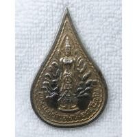 ราคา เหรียญพระแม่ย่า เมืองสุโขทัย หลัง สธ สมทบทุนสร้างศาลพระแม่ย่า พศ 2540 สภาพผ่านใช้กะไหล่ทอง (43453289431)