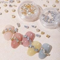 ราคา กล่องเพทาย พลอยเทียม รูปม้า สําหรับตกแต่งเล็บ 20 ชิ้น (11390840133)
