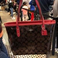 ราคา Coach แท้ 100% กระเป๋าสะพายไหล่ทรง Tote mini (2045332355)