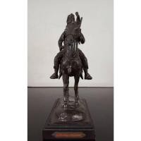 ราคา 530.พระบรมรูปหล่อสมเด็จพระนเรศวรมหาราชทรงม้าศึก (29779214030)