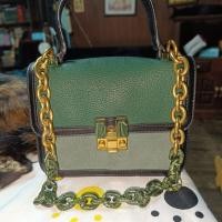 ราคา กระเป๋ามือสอง Charles&Keith สีเขียว สภาพใหม่ พร้อมส่ง (26710839111)