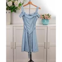 ราคา เดรสมือสอง La Chapelle สายเดี่ยวเปิดไหล่ แขนกุดน่ารัก ผ้ายีนส์แบบนิ่ม มีสายรัดเอว ใส่สบายไม่ร้อน แบบเก๋ สียีนส์ สภาพดี (51951711841)