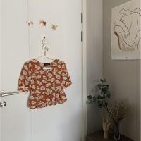 ราคา เสื้อครอปลายดอกสีส้ม จาก Pomelo (10101584330)