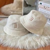 ราคา แท้ MLB Fleece/Fur Bucket Hat NY, B Boston หมวกบักเก็ต หมวกปีกกว้าง ขนนุ่ม สีขาว สีครีม (9879010155)