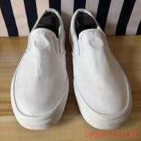 ราคา แวน slip-on สีขาว มือสองไซส์42/27CM. (26594131277)