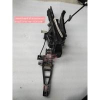 ราคา กลอนประตูหน้าซ้าย ford focus 5 ประตู ปี 2010 (7689846101)