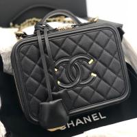 ราคา Chanel Vanity Case 8.5” Holo25 (2441085357)