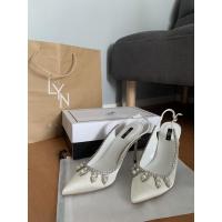 ราคา รองเท้าส้นสูงสีขาว Lyn ทั้งสวยทั้งน่ารัก ดูแพง มือ1 ของแท้100% (9411411870)