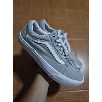 ราคา Vans สีเทาหนอนขาว ไซร้ 41/26.5 มือสองของแท้ (50706872211)