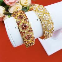ราคา กำไลคลิปล็อคฝังพลอยลายดอกไม้ เส้นผ่านศูนย์กลาง 5.5cm กำไลทอง เพชร โกเมน เสริมบารมี ใส่อาบน้ำได้ สร้อยข้อมือทอง ทองไมครอน (12510213423)