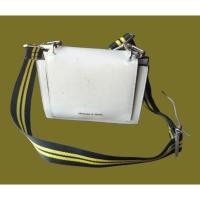 ราคา กระเป๋าสีขาว Charles&keith (21581502349)